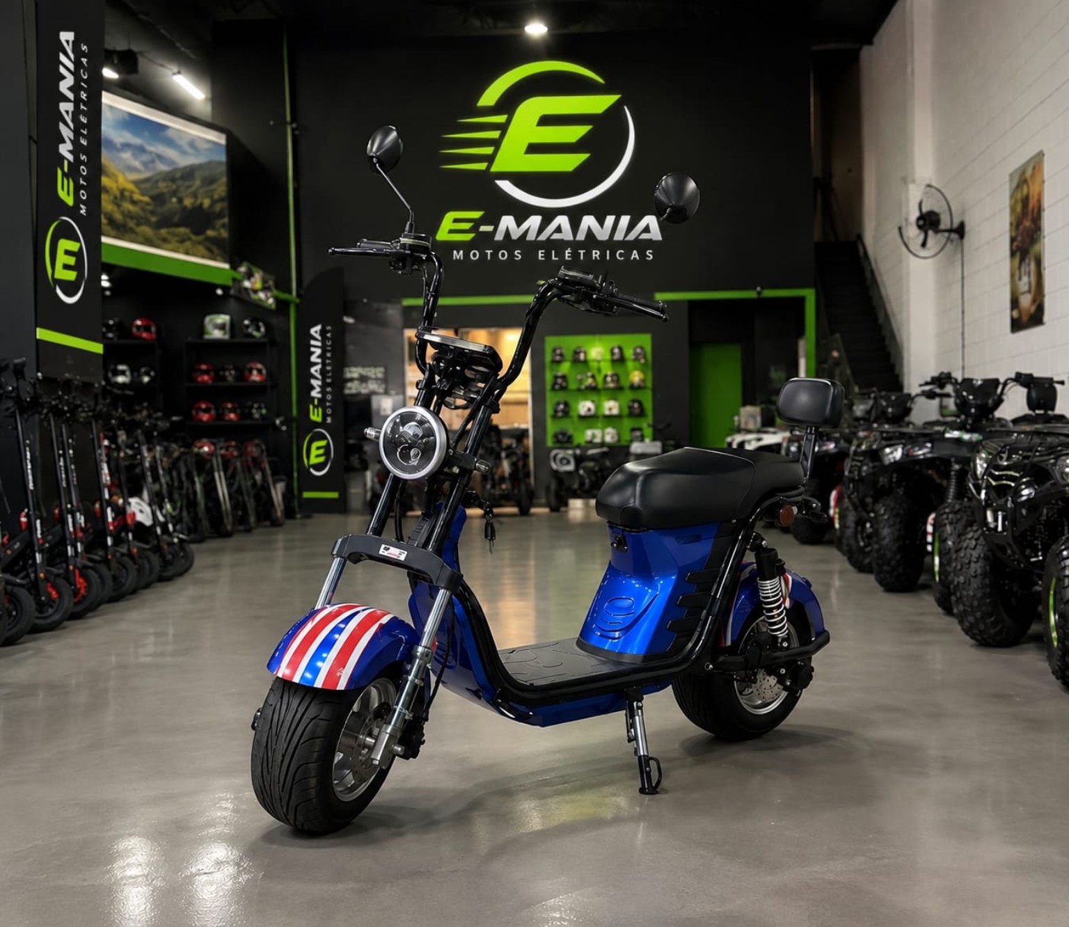 X12 azul com detalhes listrados na loja E-Mania